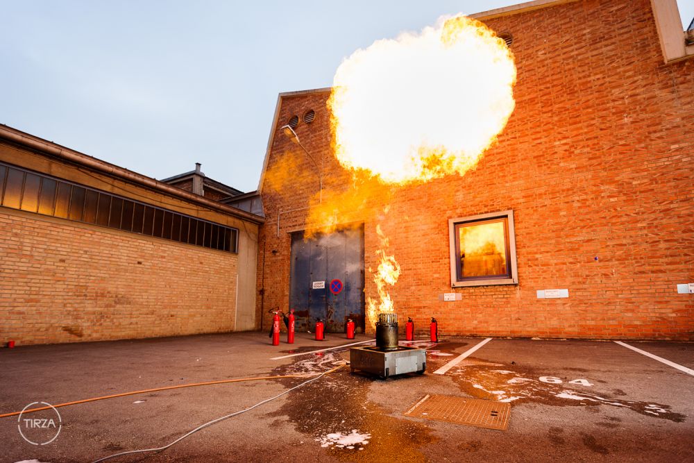 Explosive Unternehmensfotografie - NOFIRE SAFETY Gmbh -  Brandschutz by Tirza Podzeit photography